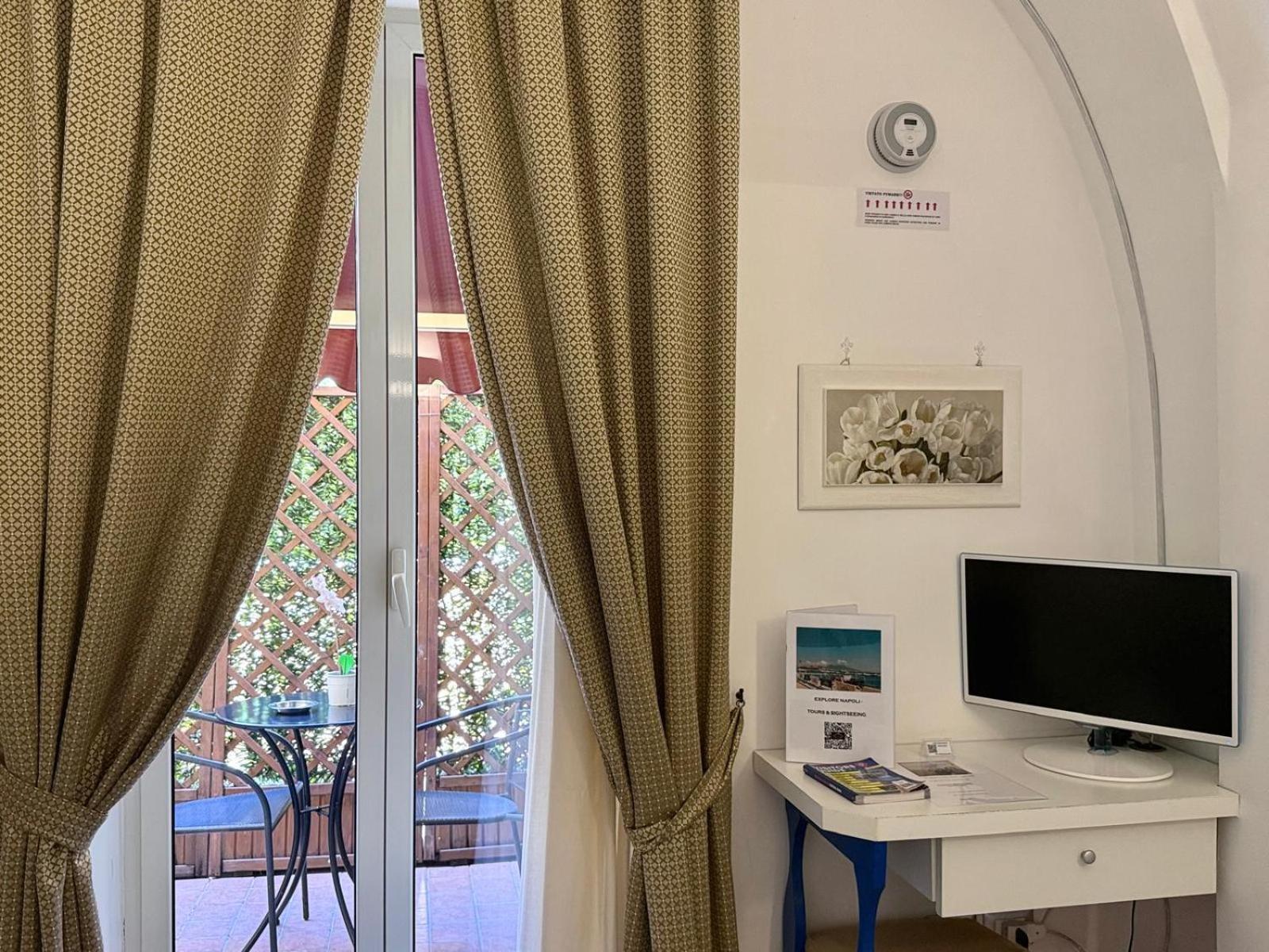 Chiaia 2* Naples