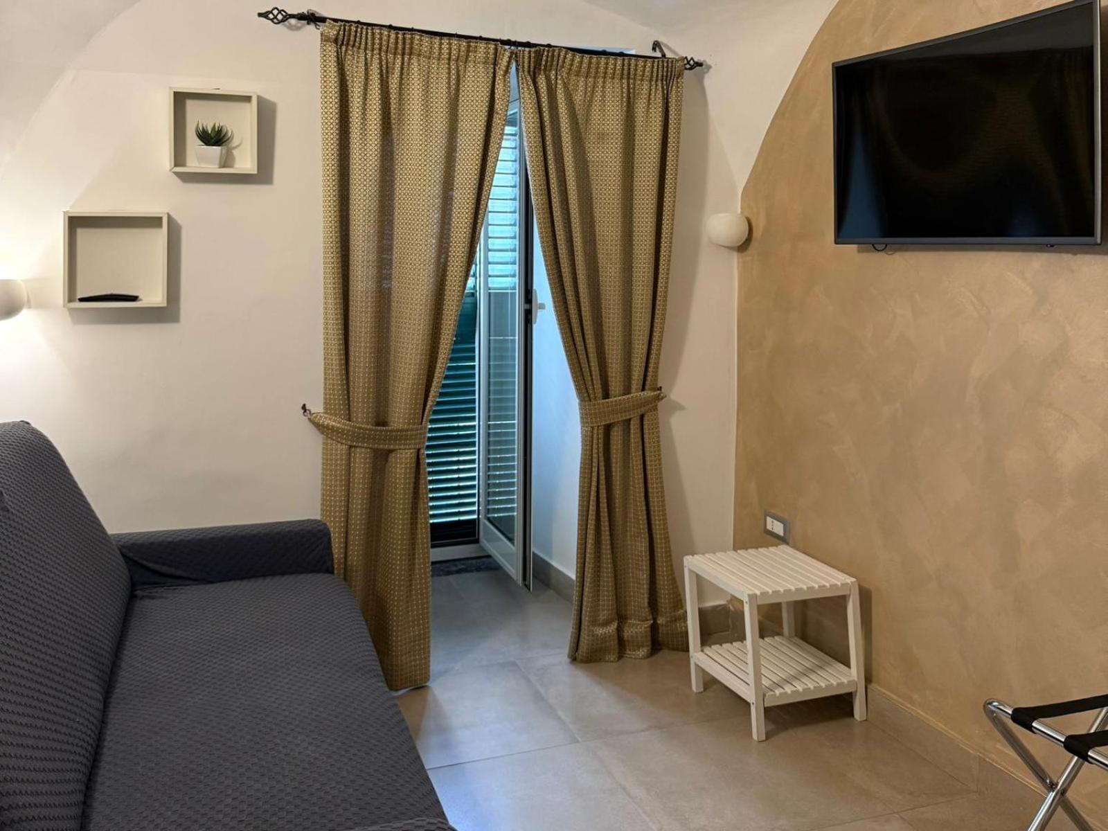 Guest house Chiaia 2*